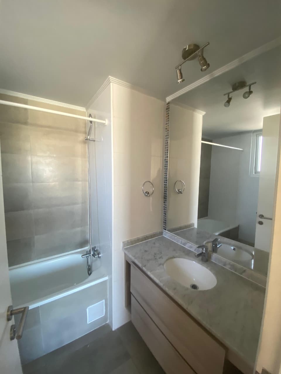 MODERNO DEPARTAMENTO CON GRAN BALCÓN Y 2 SUITES EN CONCEPCIÓN-EDIFICIO BANDERA - Imagen 6