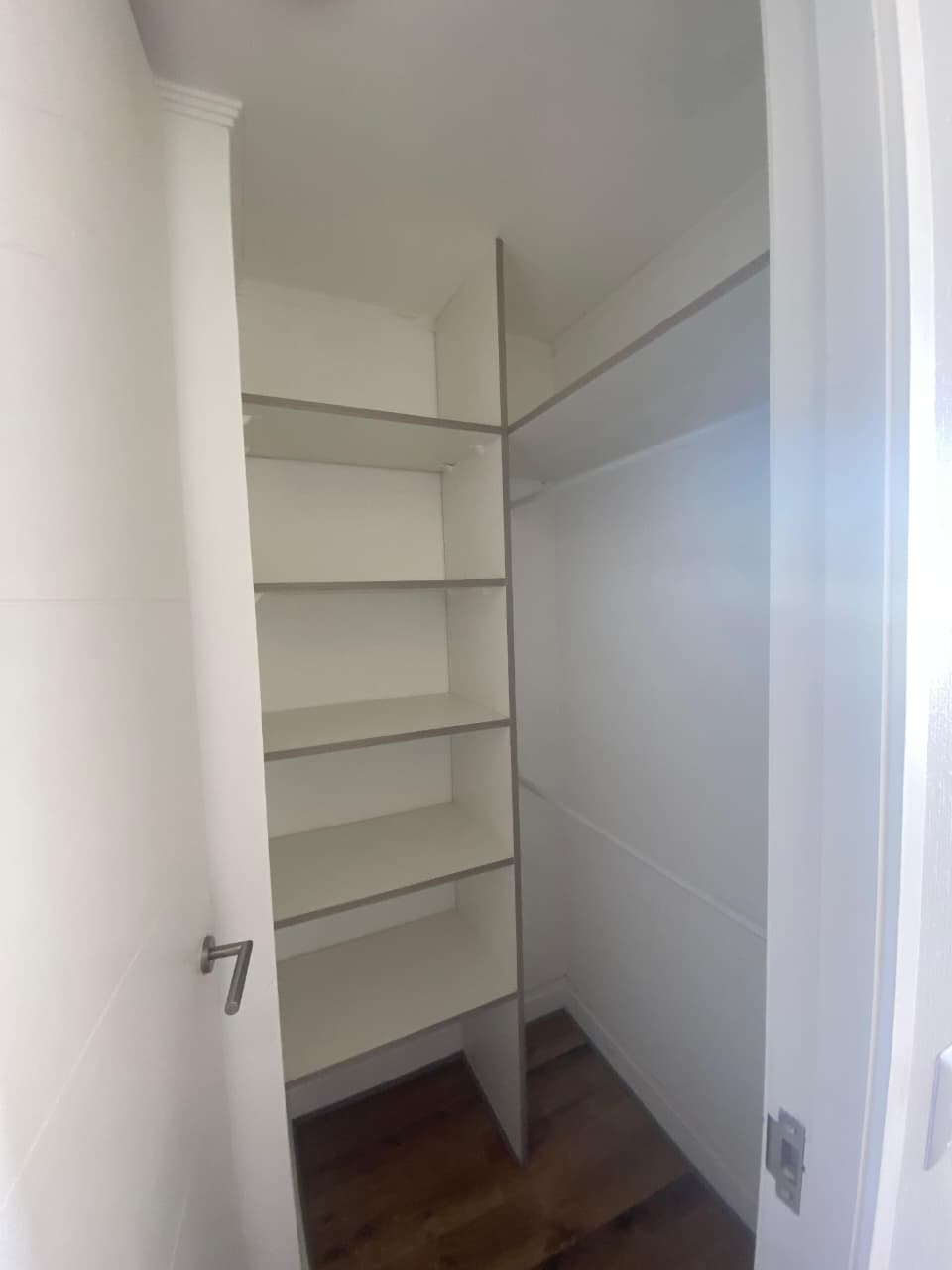 MODERNO DEPARTAMENTO CON GRAN BALCÓN Y 2 SUITES EN CONCEPCIÓN-EDIFICIO BANDERA - Imagen 8