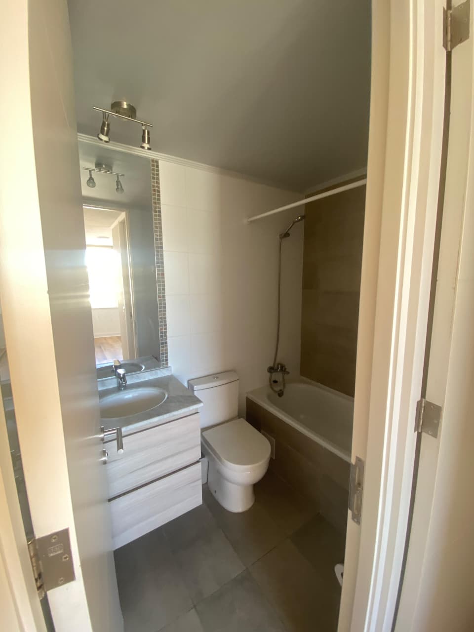 MODERNO DEPARTAMENTO CON GRAN BALCÓN Y 2 SUITES EN CONCEPCIÓN-EDIFICIO BANDERA - Imagen 15