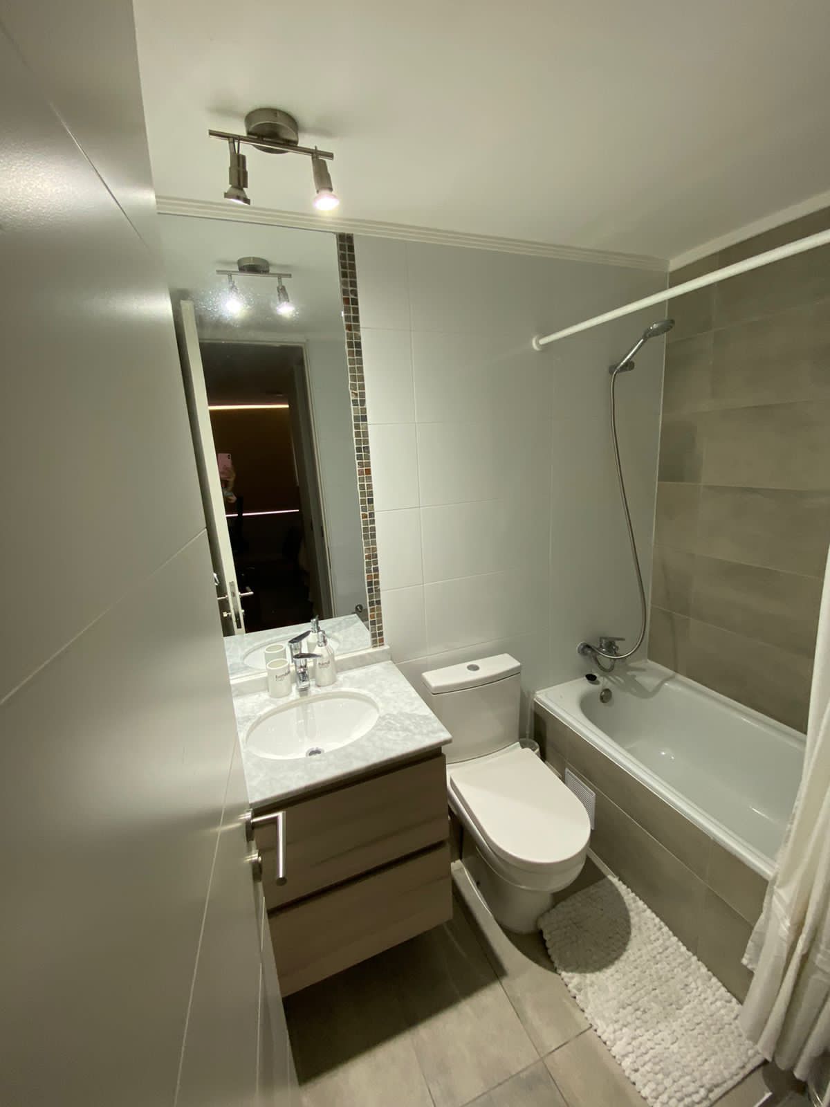 MODERNO DEPARTAMENTO CON GRAN BALCÓN Y 2 SUITES EN CONCEPCIÓN-EDIFICIO BANDERA - Imagen 20