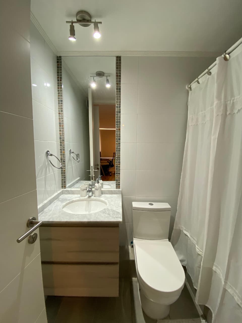 MODERNO DEPARTAMENTO CON GRAN BALCÓN Y 2 SUITES EN CONCEPCIÓN-EDIFICIO BANDERA - Imagen 30