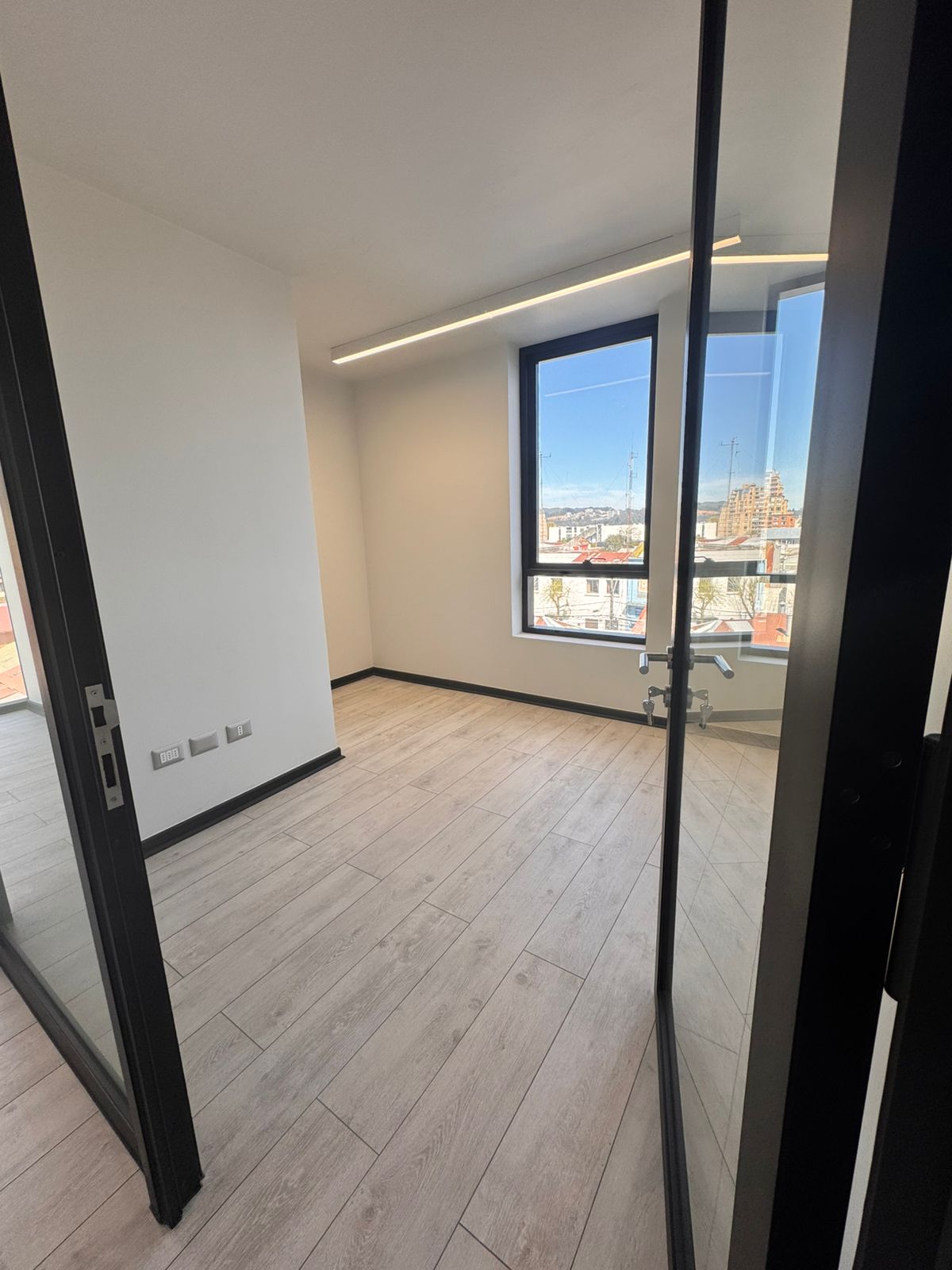 🏢 OFICINA EN ARRIENDO 2P+ SALA DE ESTAR+1B+1E – EDIFICIO ESTUDIO WORK - Imagen 6